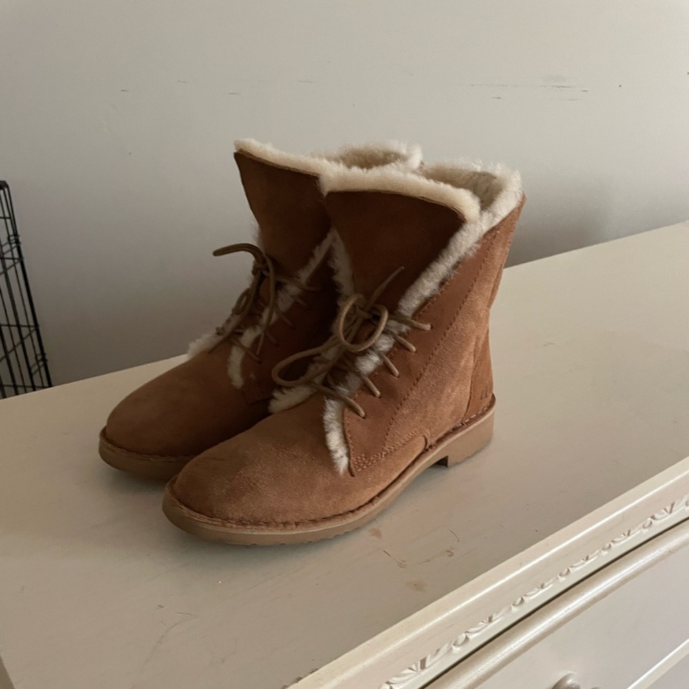 Women’s size 8 Uggs